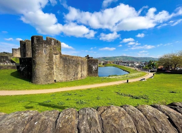 CARDIFF: WATERFALLS, THREE CASTLES AND MOUNTAINS DAY TOUR header image