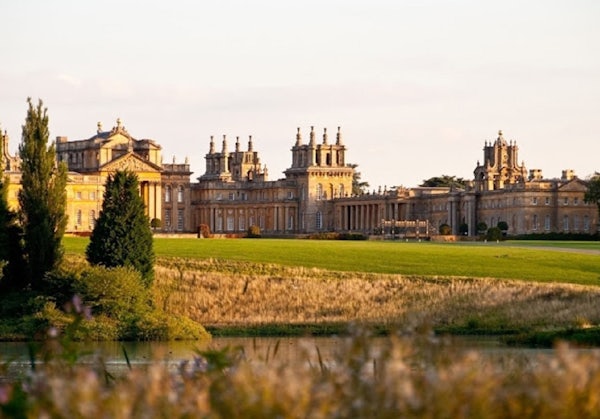 DOWNTON ABBEY FILMING LOCATIONS, COTSWOLDS & BLENHEIM PALACE header image