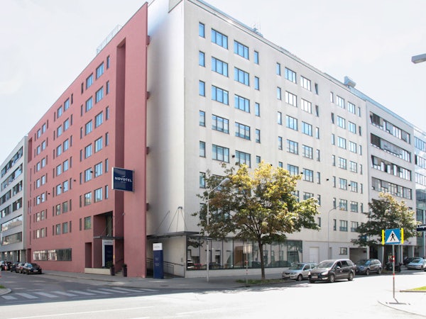 NOVOTEL SUITES WIEN CITY DONEAU header image